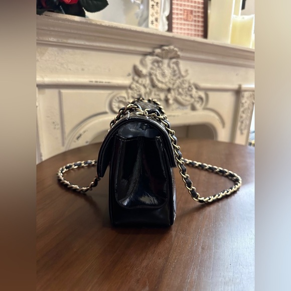 $2599 on-site ! Chanel Vintage patent East west classic flap shoulder bag - Picture 9 of 9